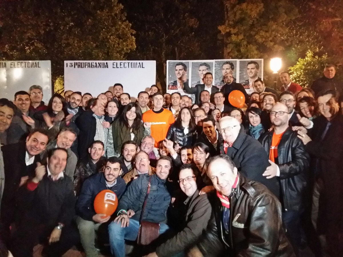 Cs_Murcia's tweet photo. #AdelanteCiudadanos ¡Vamos a hacer historia! Nada es más poderoso que una idea a la que le ha llegado su tiempo https://t.co/pr0QDclVbt