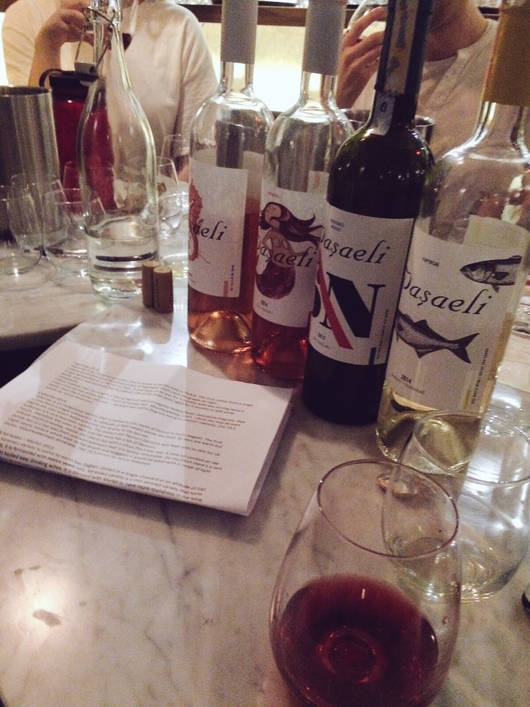 Seyit from #Pasaeli doing some pretty awesome Turkish wine shenanigans with <a href="/OKLAVA_LDN/">Oklava</a> team today 🍷