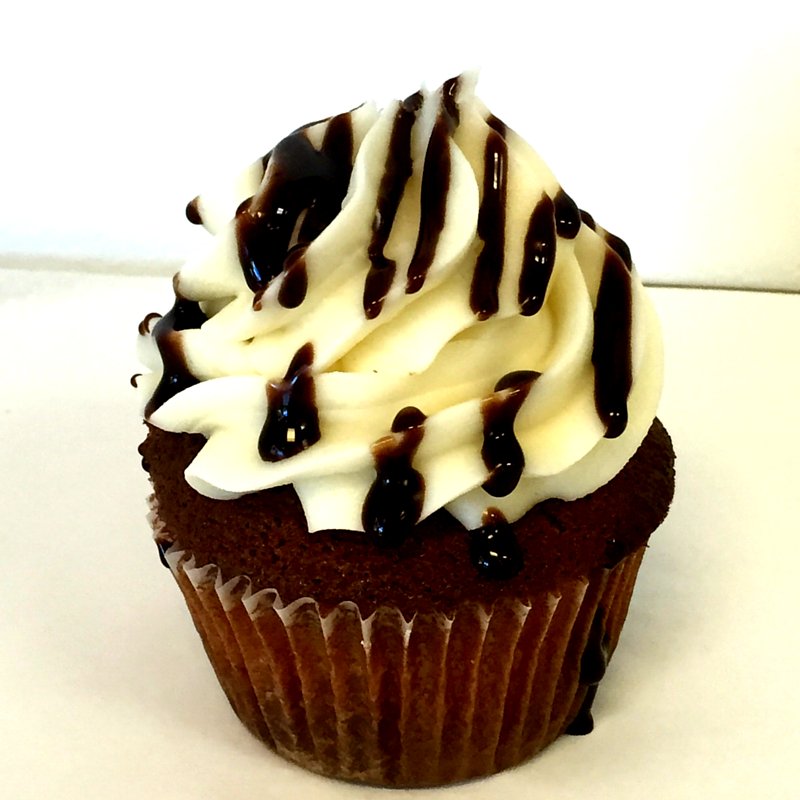 freshcupcakes's tweet photo. Introducing our newest #CupcakeAfterDark flavor: MUDSLIDE! #Charleston #Columbia #MtPleasant #sweetsofinstagram https://t.co/WwP63tmjl1