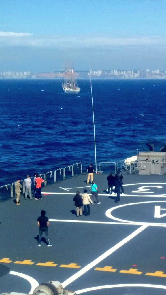 Capuertovalp's tweet photo. Buque Escuela Esmeralda rumbo al último puerto pintado para recalar finalmente al puerto de Valparaíso este domingo. https://t.co/poAq8Wlhfj
