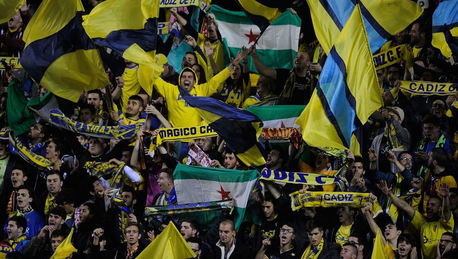 MotivacionesF's tweet photo. Los mejores cánticos de la afición del Cádiz burlándose de la pifia del Real Madrid https://t.co/vNyDpUfqdr https://t.co/QnPp37zqZe