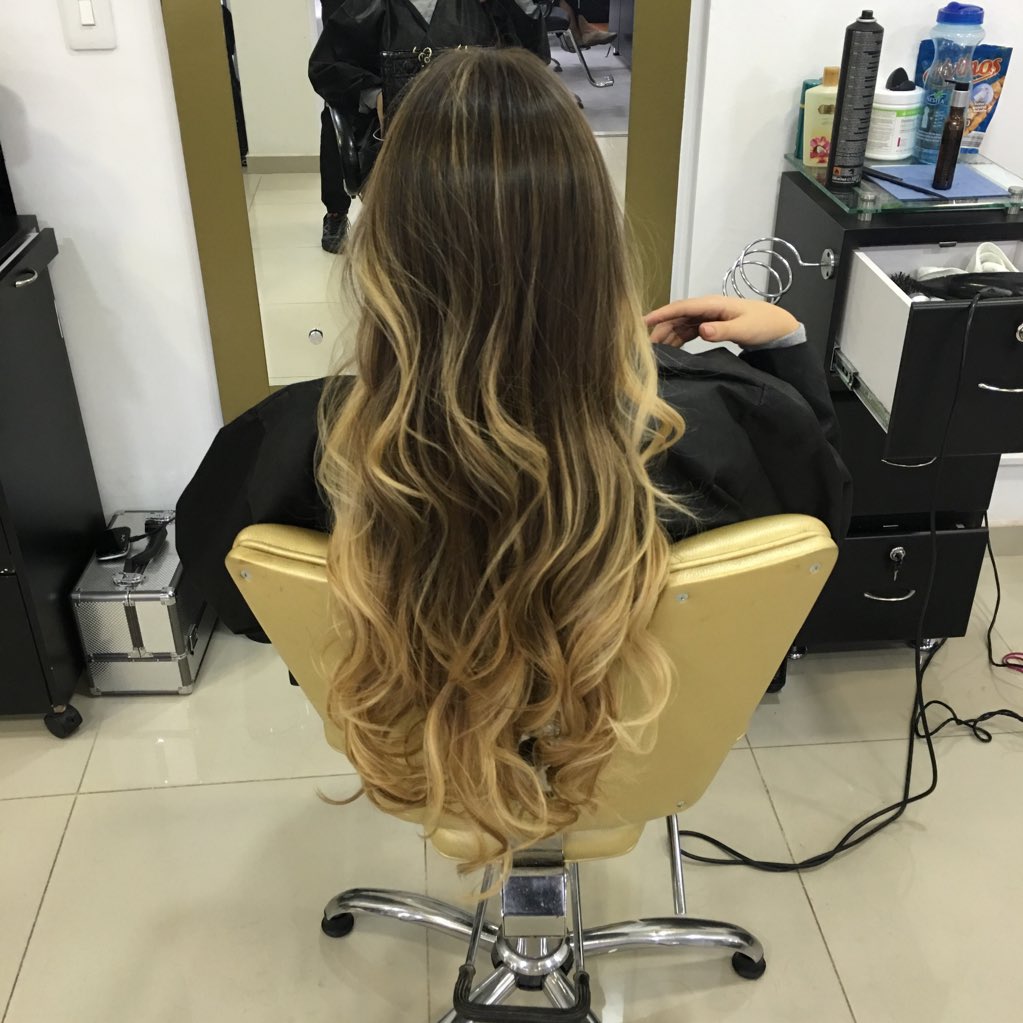 metroyunmedio's tweet photo. Blondes do have more fun 💁🏼💆🏼 #holamona https://t.co/lBe38Z8efo
