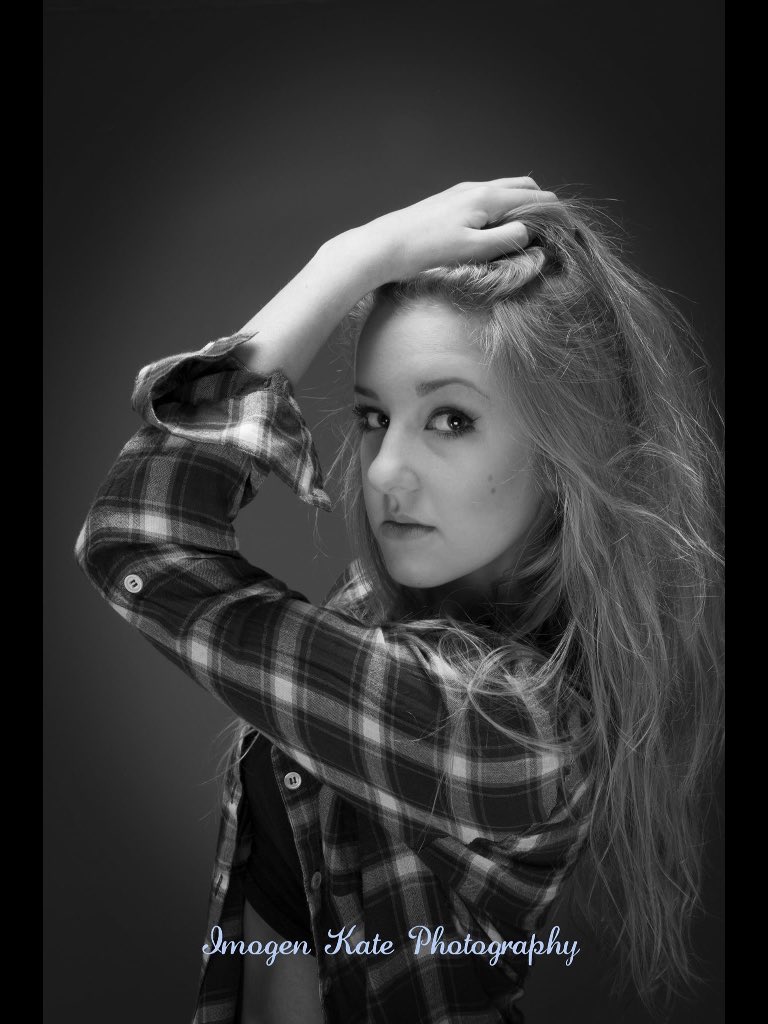 ImogenKate's tweet photo. Beautiful daughter - #photoshoot @missgalaxyuk #missteen #Newcastle https://t.co/Dqt8PWU3HV