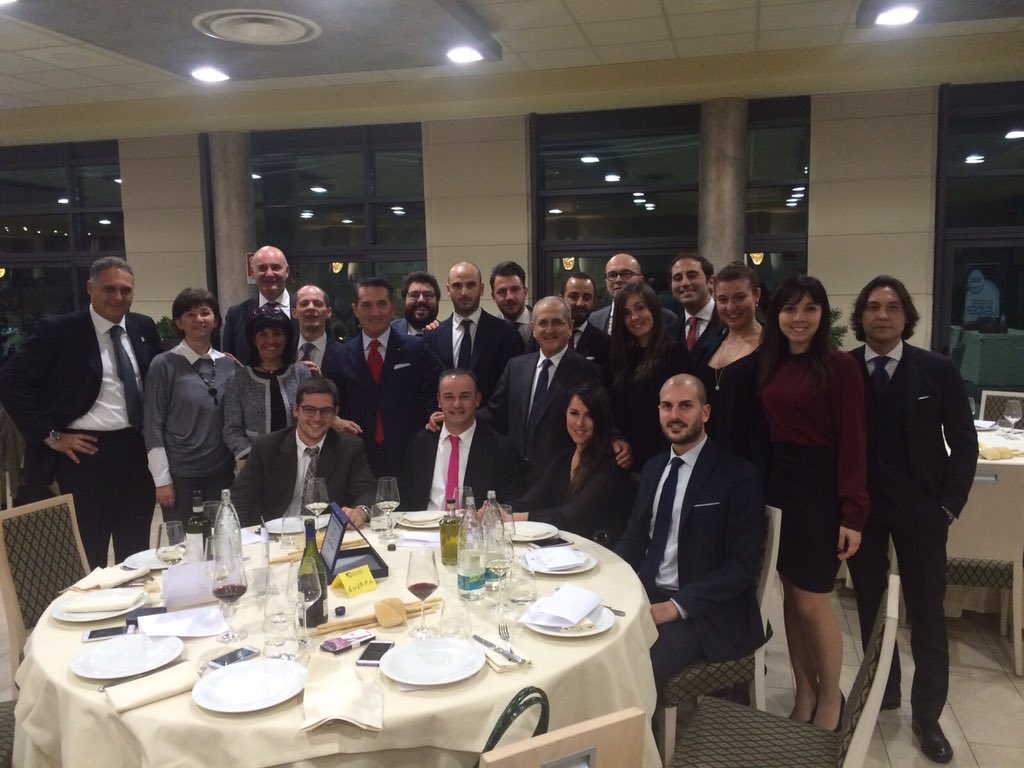 StefaniaCantoni's tweet photo. #squadra #ipiuforti #record #leader #2k16 #cena #area #torino #novara #squadrone @DavidePassero @vtesta45 @F_Camma https://t.co/yr5TnFXPcF