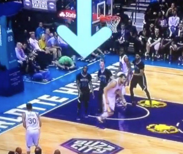 BleacherReport's tweet image. VIDEO: Kemba Walker &amp;amp; Andrew Bogut accept fate of Steph’s three before he even takes it ble.ac/1OJLe9i