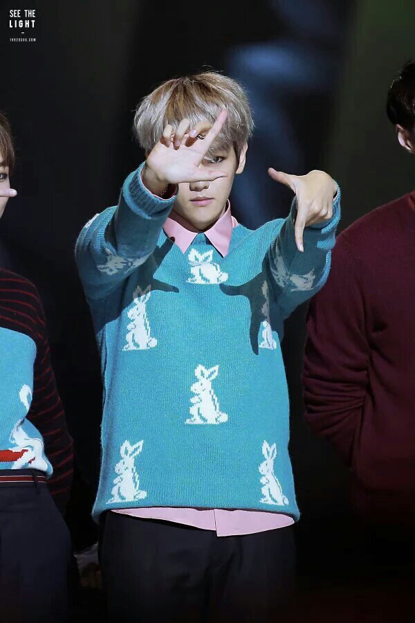 ImAnUmpalumpa's tweet photo. Isn't this Luhan's logo?? https://t.co/6jagIXugr5