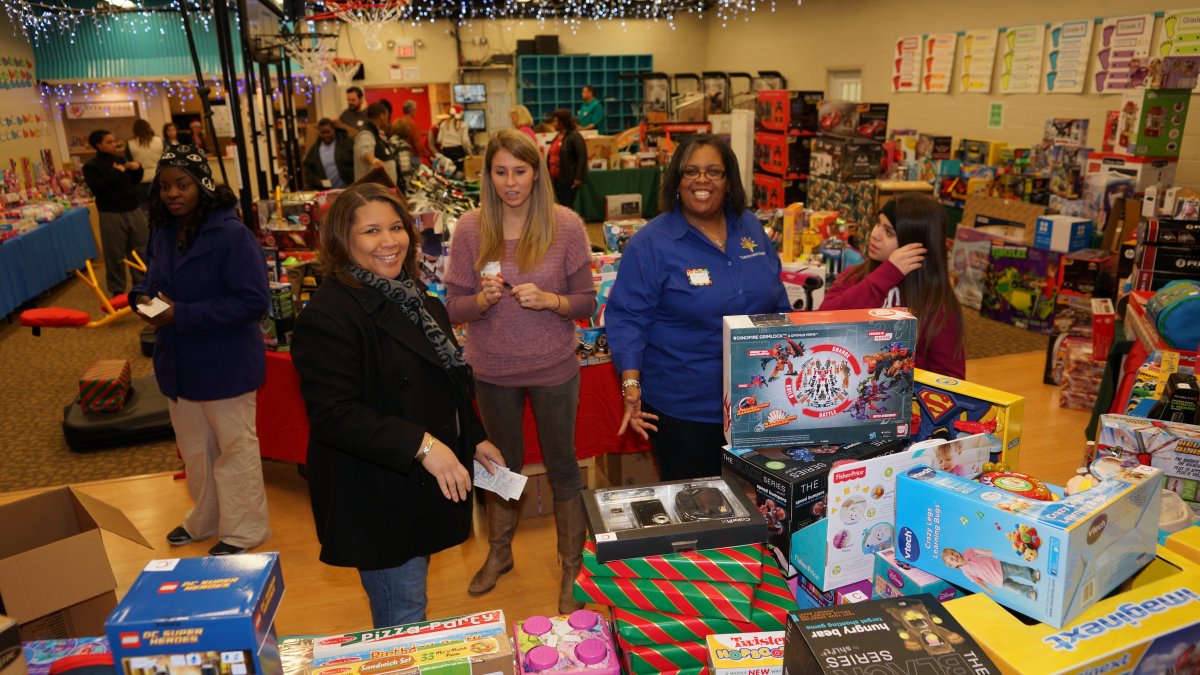 cottage_cove's tweet photo. What to help with the Cottage Cove Christmas Store? Sign up here!!
https://t.co/OlDaUlhoMS https://t.co/YjtiMlxjyB