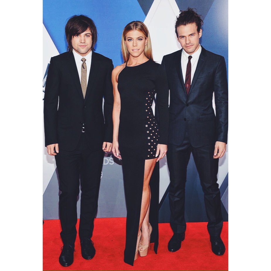 GottaLiveTBP's tweet photo. #TBT to the #CMAawards red carpet that @TheBandPerry totally slayed! 🔥❤️ https://t.co/Xsc8S6xjQr