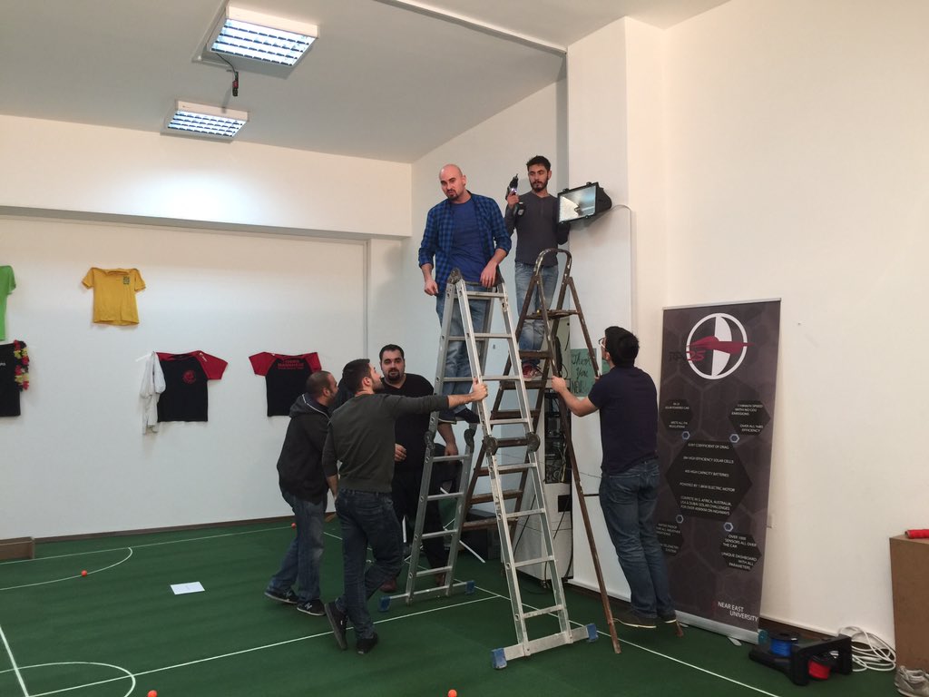 NeuRoboticsLab's tweet photo. how many engineers does it take to change a lightbulb? https://t.co/AwPjU7LeMg