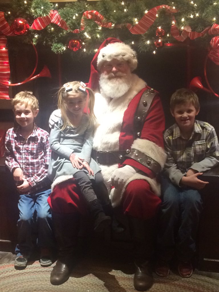 danceddd3's tweet photo. @AbbottNews family brings joy and wonder to my life. #fullosophy #entry https://t.co/VQtJEgYzTP