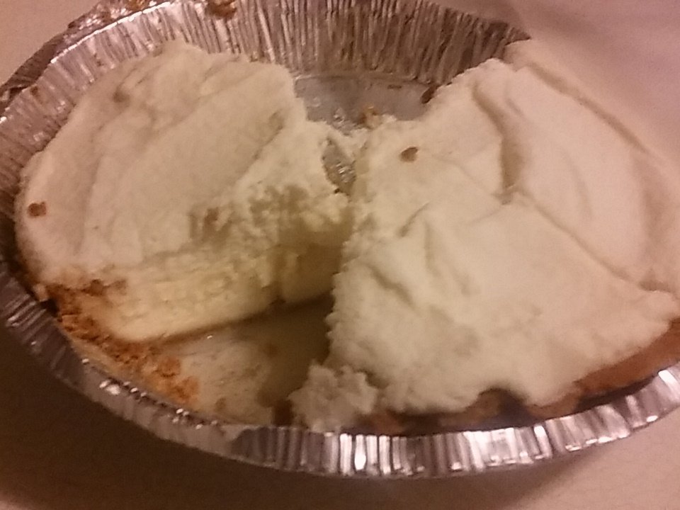 LorGreenwood's tweet photo. #Cheesecake #rootbeer #RootbeerFloatCheesecake #munchies #keepcalm&munch https://t.co/rFHr5Gf5c1
