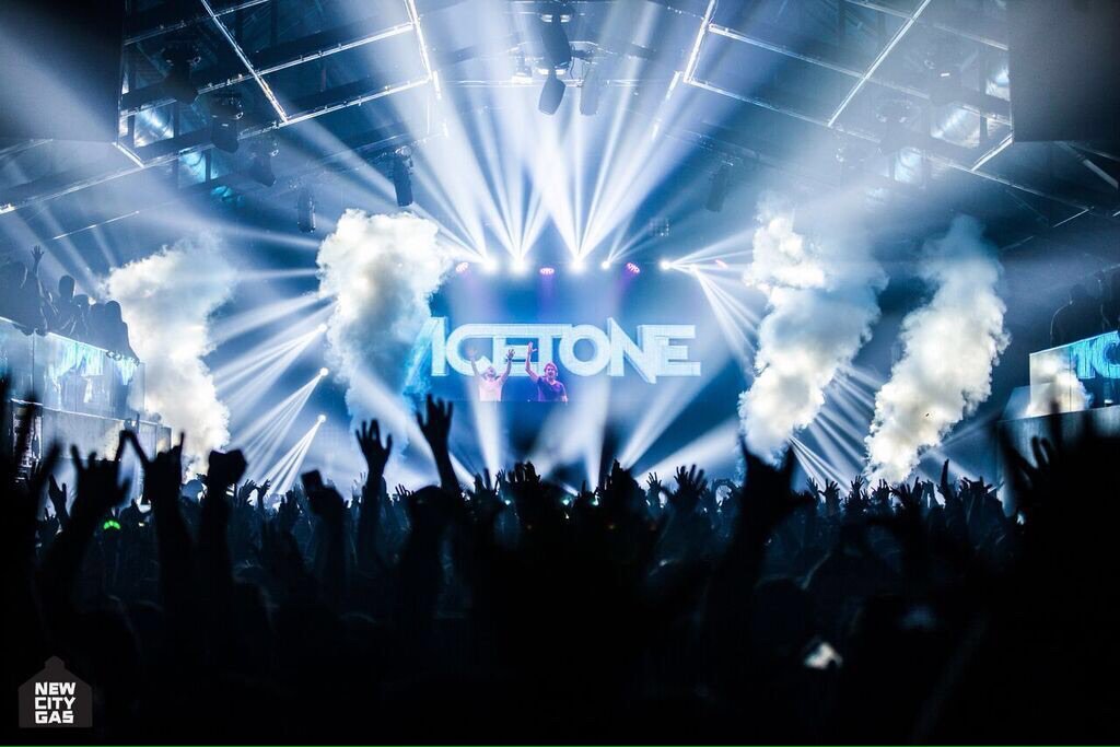 Vicetone's tweet photo. Huge shoutout to @YourEDM for premiering our remix of @HARDWELL and @Tiesto's track COLORS! https://t.co/naDiApMLoO https://t.co/KzhK0IWyKr