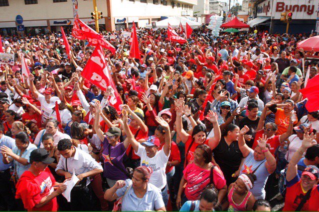 LuisLopezPSUV's tweet photo. #VictoriaPerfecta6D | Cierre de campaña #CARYLyANDREINApaLaAN @TareckPSUV @NicolasMaduro @Andreina_PSUV @CarylBertho https://t.co/SGneoSJaem