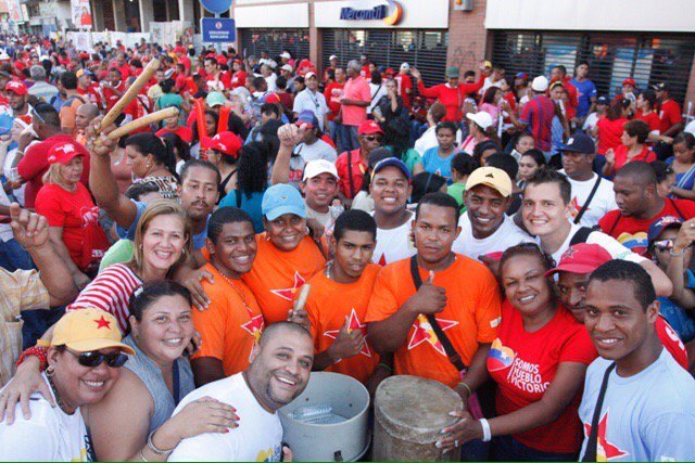 LuisLopezPSUV's tweet photo. #VictoriaPerfecta6D | Cierre de campaña #CARYLyANDREINApaLaAN @TareckPSUV @NicolasMaduro @Andreina_PSUV @CarylBertho https://t.co/w26kmeFFEs