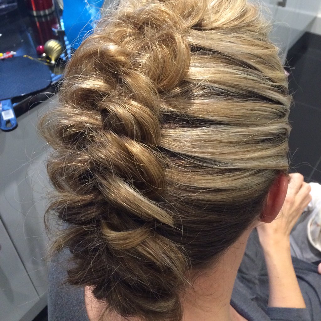 myhairfantasy's tweet image. Messy #mohawkbraid ready for a party tonight, love #partyhair #occasionhair #hairup #hairdesign