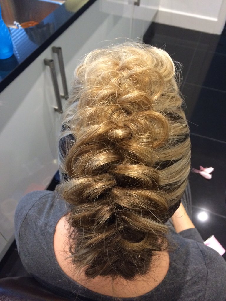 myhairfantasy's tweet image. Messy #mohawkbraid ready for a party tonight, love #partyhair #occasionhair #hairup #hairdesign