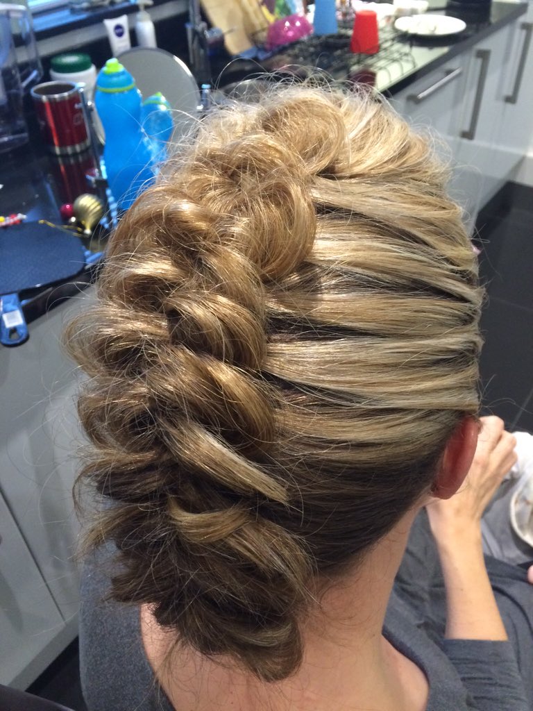 myhairfantasy's tweet image. Messy #mohawkbraid ready for a party tonight, love #partyhair #occasionhair #hairup #hairdesign