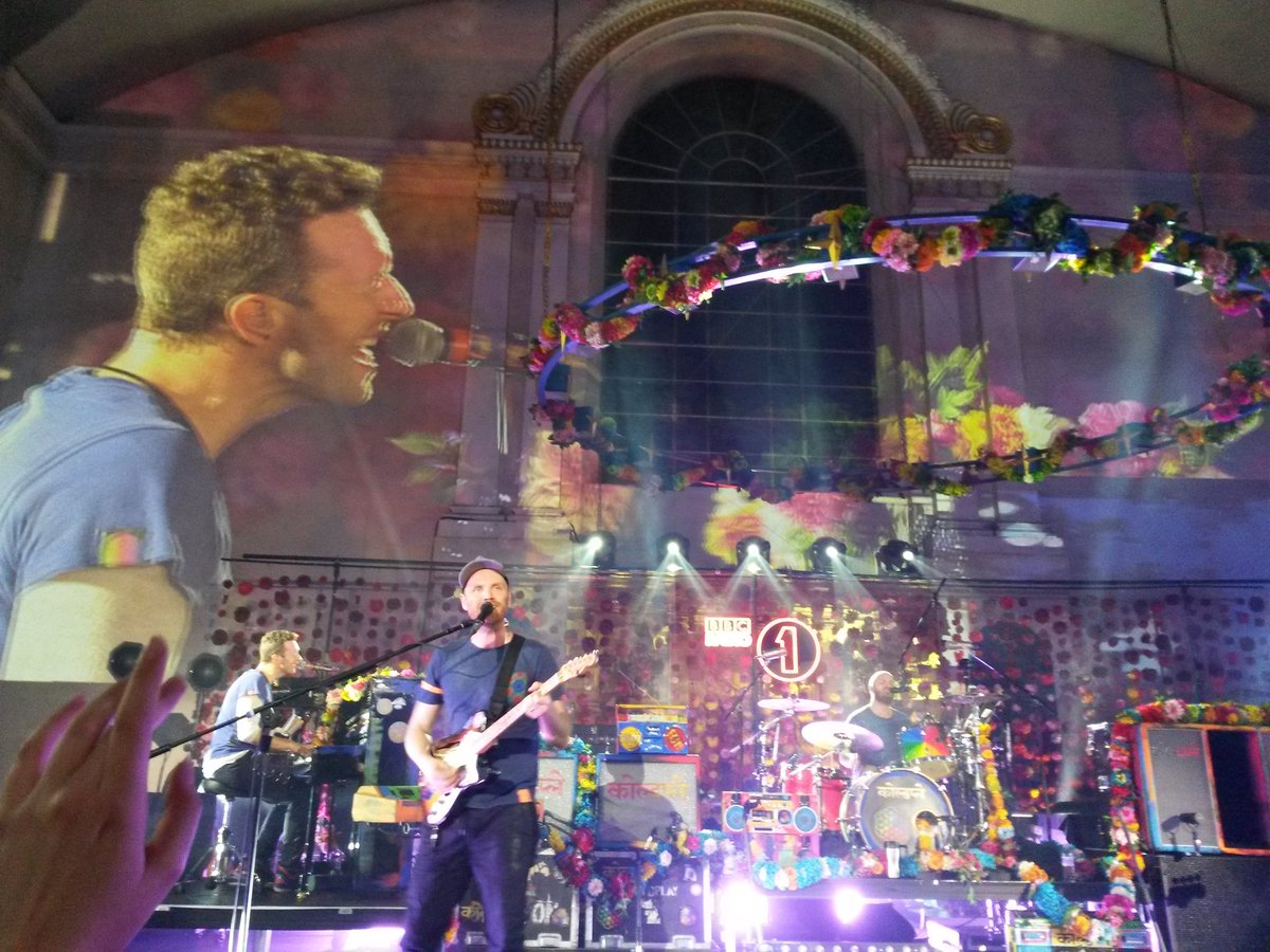 RainerRebecca's tweet photo. Most amazing @coldplay gig in St. John at Hackney! #bbcradio1 #coldplay w. @iamvanya @JohLucky https://t.co/6uoBU0kp2u