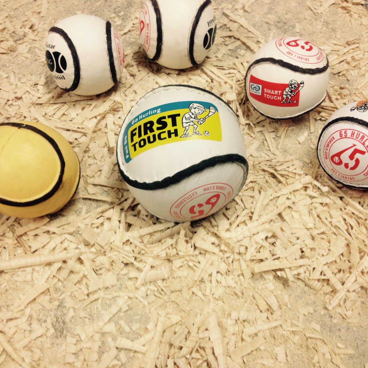 65Hurls's tweet photo. Stocking fillers:Sliotars PU core €5each,  2for€8,6for€22.See hurl&amp;sliotar package specials: https://t.co/KhlK2cwiIr https://t.co/uUvaGrqwQC