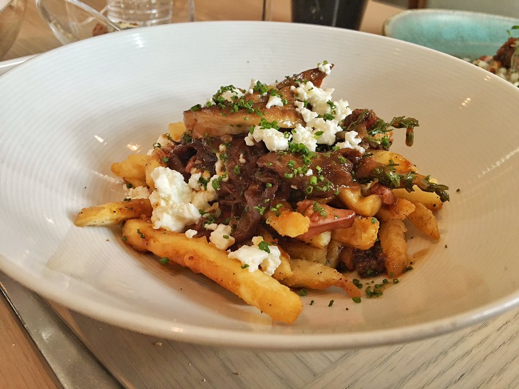 In Love!!.. The best Poutine in MxCity <a href="/anatolkitchen/">Anatol en LasAlcobas</a> #foodie #foodporn #guiltyfoodporn