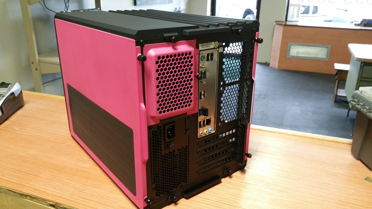 cmpcrepair's tweet image. CM PC Repair builds awesome computers. #cmpcrepair #pinkcomputer #custompc