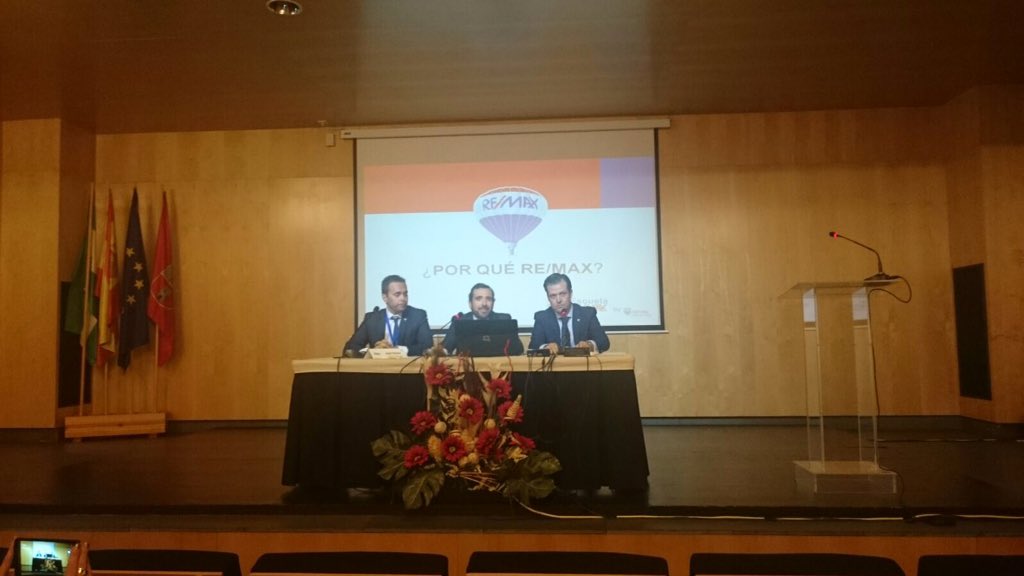 abarreravegazo's tweet photo. ¿Por qué REMAX?
#Evencasa https://t.co/AOSFOoGe9q
