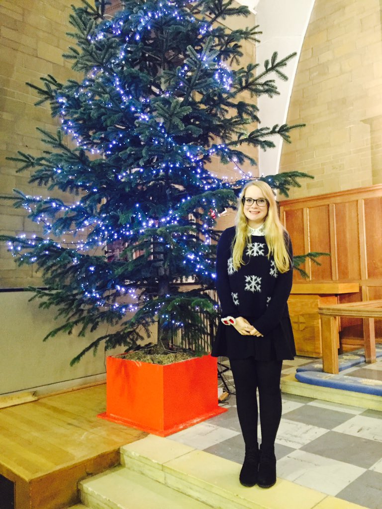 bee_6712's tweet photo. So proud of the bubba- @BeccaEdwards43 for singing her heart out in choir!!! ❤️ Such a lovely service to see! 👏🏼👏🏼 https://t.co/uzwutufuY7