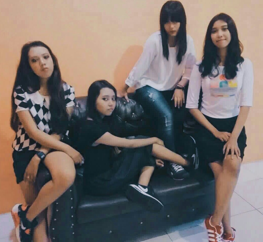 Are you a blackjack? Do you like 2ne1?? Their first debut will be held here⬇ Don't miss it guys and see you there!🙋🙋