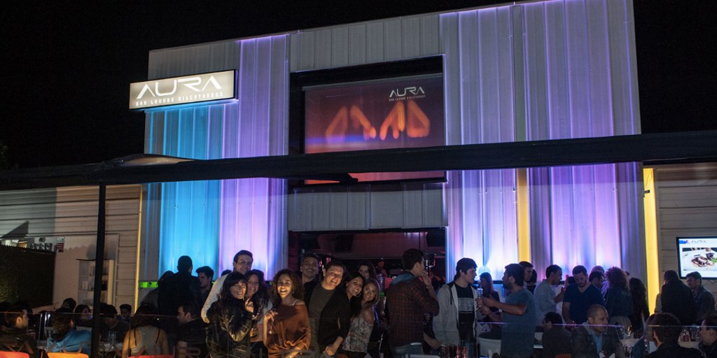 Disfruta de un Spritz y de la mejor terraza de Vitacura en <a href="/auraclub/">AuraClub</a>, mas detalles en bit.ly/ByDAura