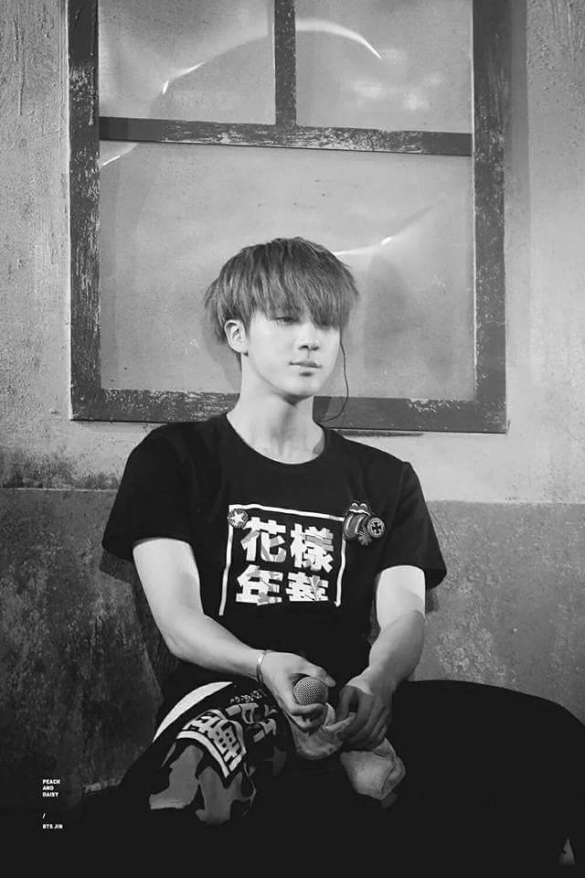 moon_jigu's tweet photo. #HAPPYJINDAY ^^ https://t.co/LwepmiDER5