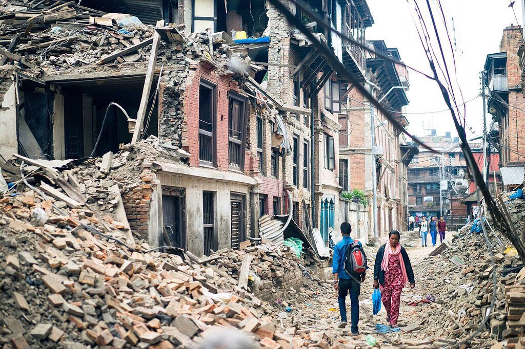 xavik64's tweet photo. A una setmana per la #premiere mundial a #Barcelona. #Langtang de @sebastienmontaz @kilianj @SummitsofMyLife #Nepal https://t.co/l725v7NjaW