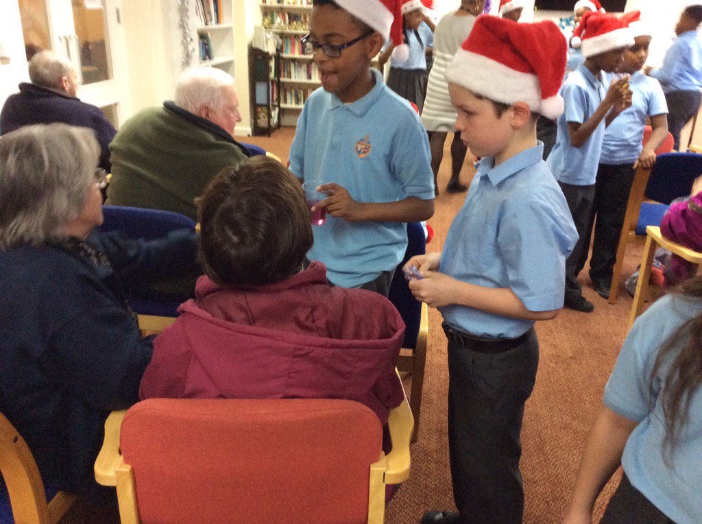 AbsSumnerSE11's tweet image. Today the choir sang carols St Tomkyns house Christmas lunch; enjoyment from old and young