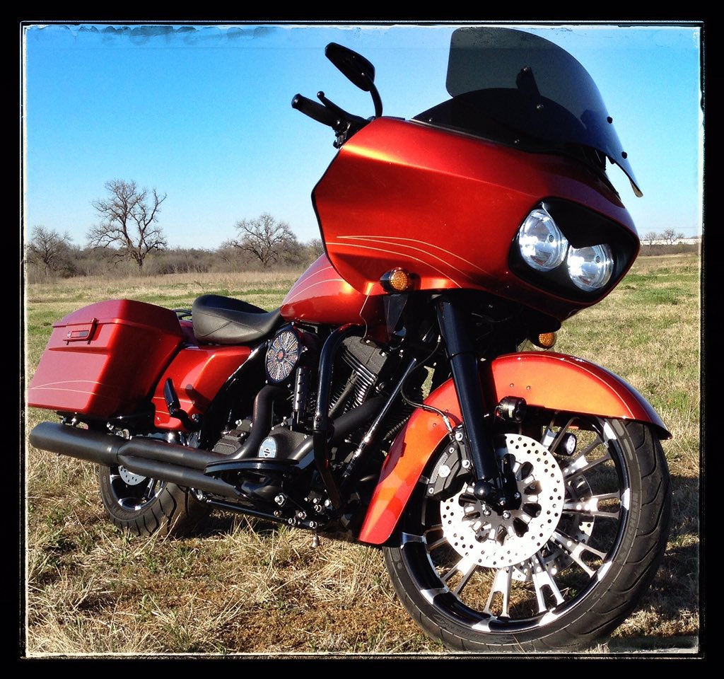 4HarleyGuys's tweet photo. DAYUM ! $350 bucks fora new 200/55 R17 back tire! #lottarubber
 #easyonthethrottle! https://t.co/i90BptYXBv