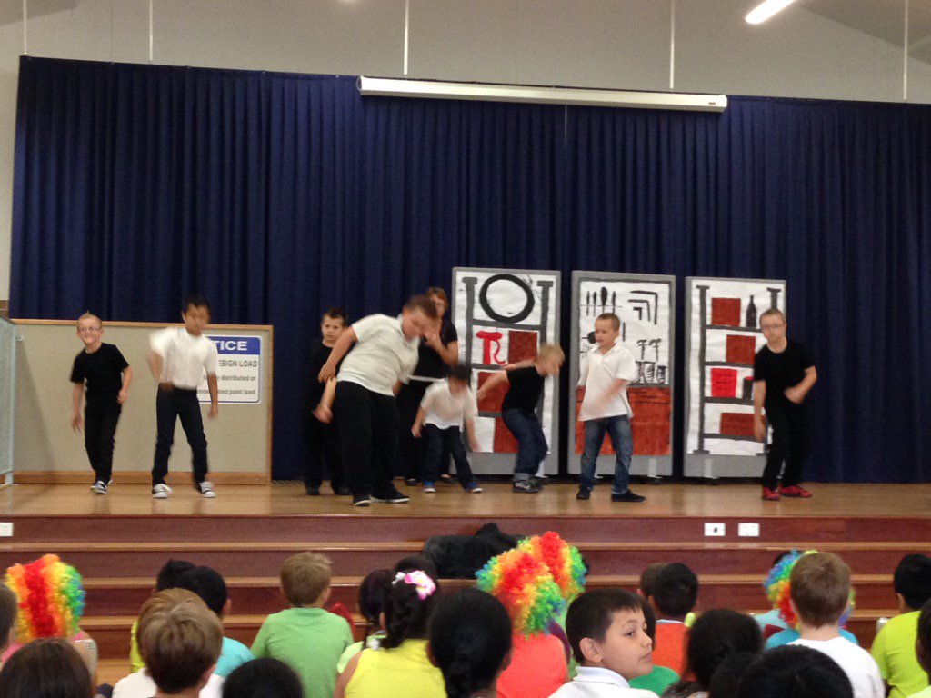 Amazing grease lighting performance by 1/2h &amp;2/6d @MarkDiamondLPS @