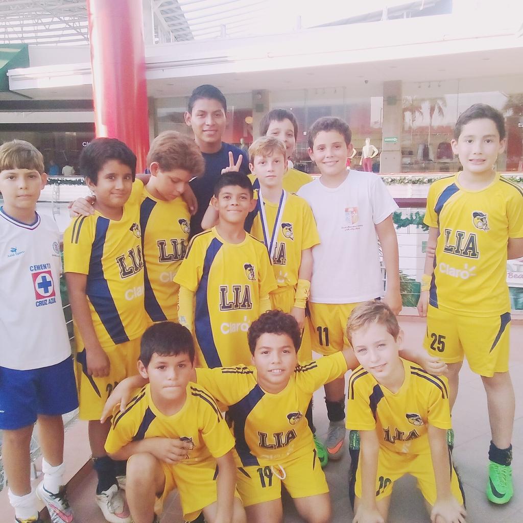 YacksielO's tweet photo. Aqui mis alumnos.! Tarde de butboll.!⚽⚽💪💪✌♡ https://t.co/wZaJVz8EeS