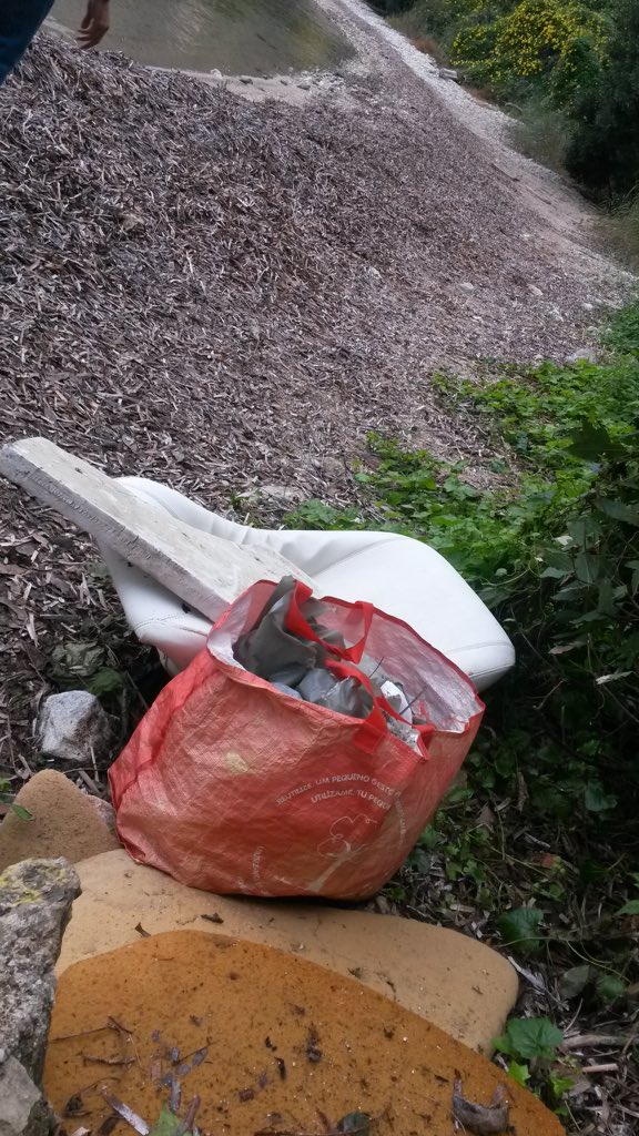 PaddleCleaner's tweet photo. Aujourd'hui sur la Plage de passable nettoyer il y une semaine, pour constater le résultat... @MetropoleNCA https://t.co/jzX9wsCxnY