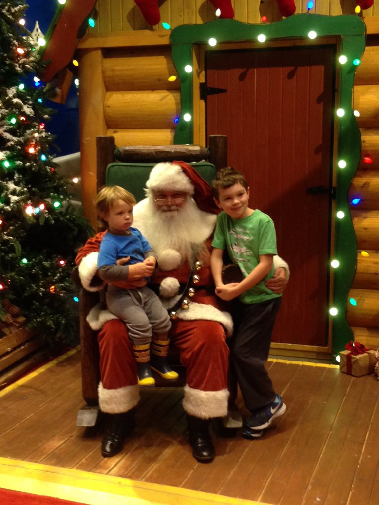 lebutthead's tweet photo. Santa! @karayoungquist https://t.co/8sctKNY15v