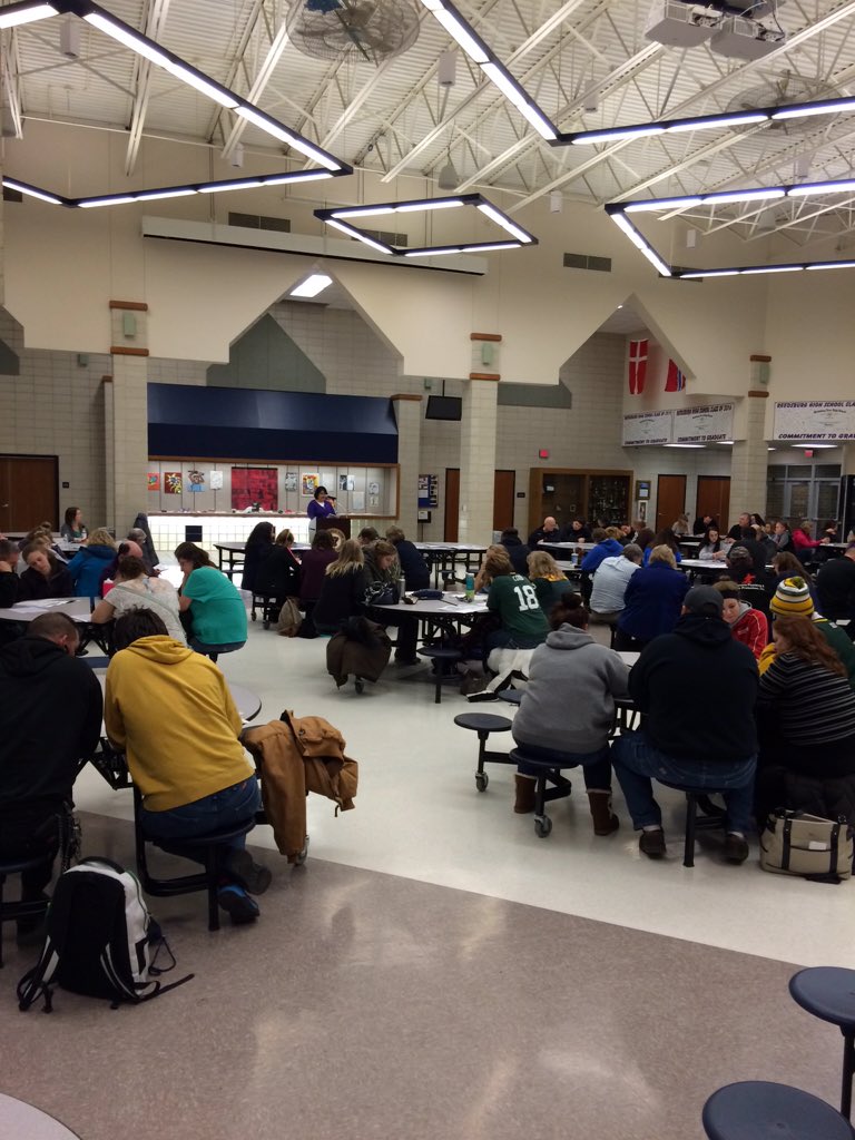 MelissaConnors4's tweet photo. Packed house for our Financial Aid Night! #fafsa #freemoneyfor college https://t.co/y2yaOt6fcQ