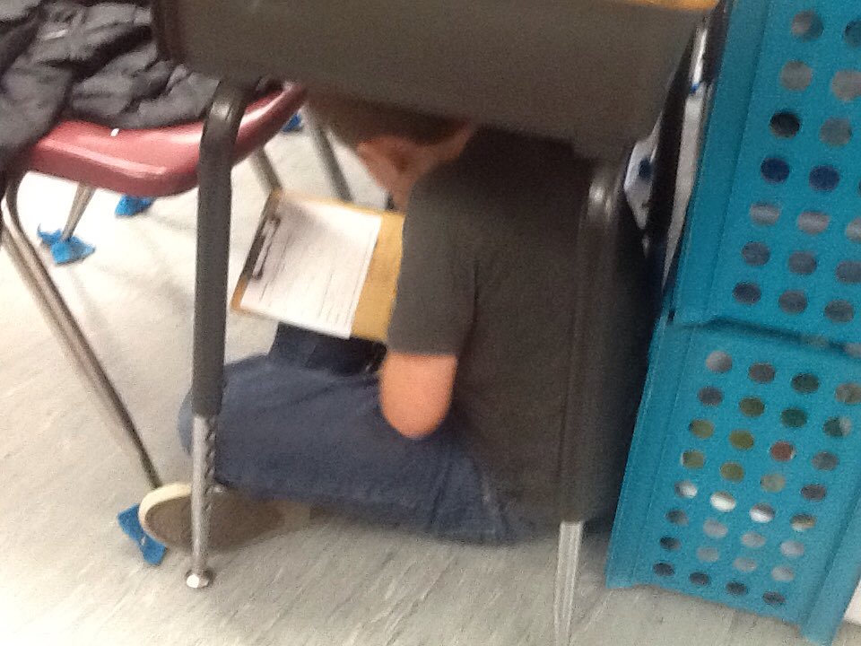 kskinner3's tweet photo. Ss tasked w/coming up with "mystery" word sentences using context clues😊 great engagement #ycsd15 #stingers15 https://t.co/E7ByQLo0Td