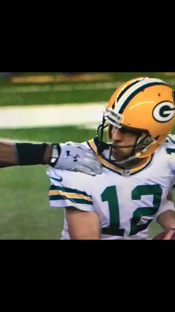 _RickBarber_'s tweet image. 15 yards for shoulder grabbing. Your league and refs suck Goodell!