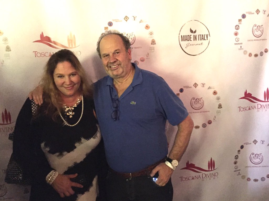 IEMwineevents's tweet photo. #UVIVE party @madeinitaly Miami https://t.co/eE04RIdElE