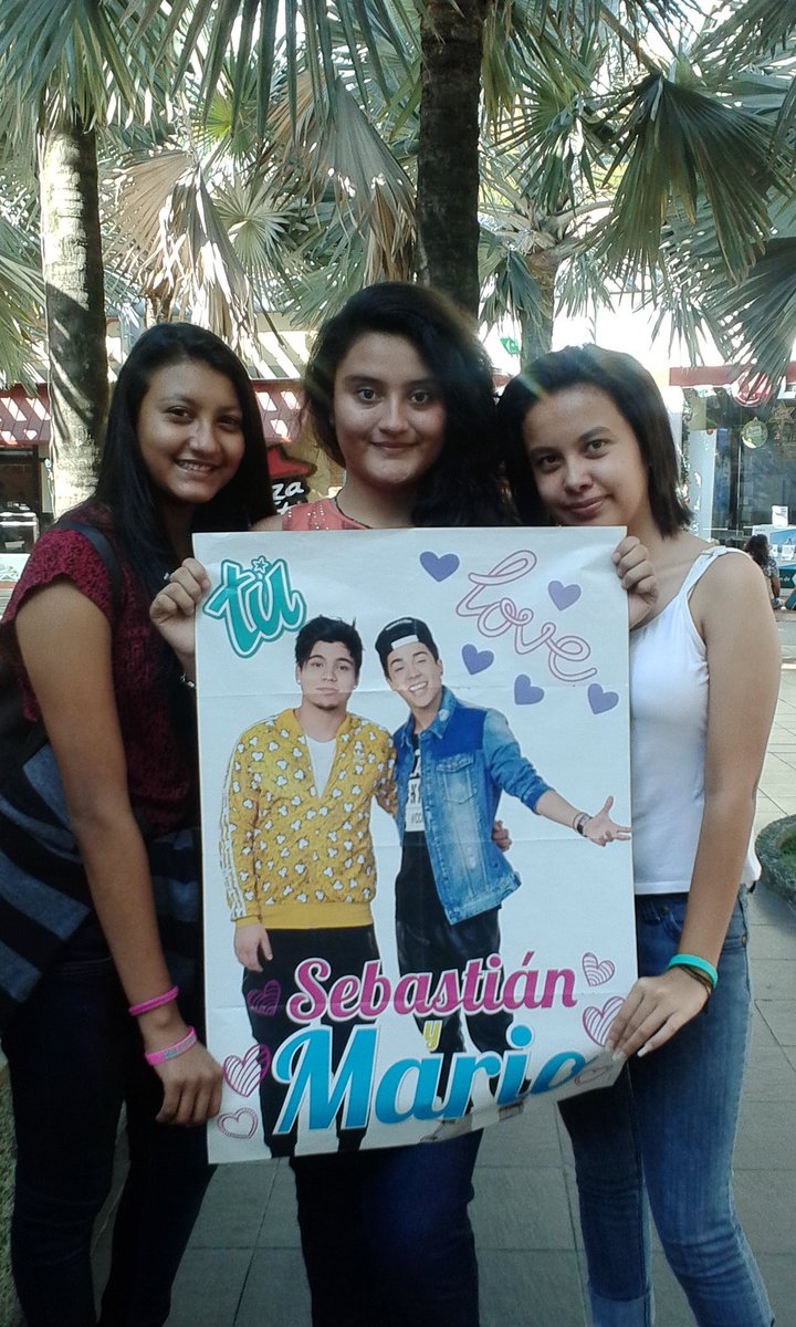 EstefanyPdc's tweet photo. Fue algo imprevisto,pero lo que hicimos fue con mucho amor @linamcaceres @villalobossebas @kavivime #DesdeElSalvador https://t.co/CytUcRMUQx
