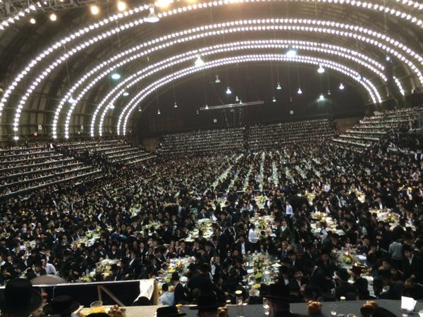 Satmar's tweet image. News12 Reports Thousands Satmar Chasidim Attended K"A Kislev In NYS Armory's. Video: tinyurl.com/q6fxpp4 Photos: