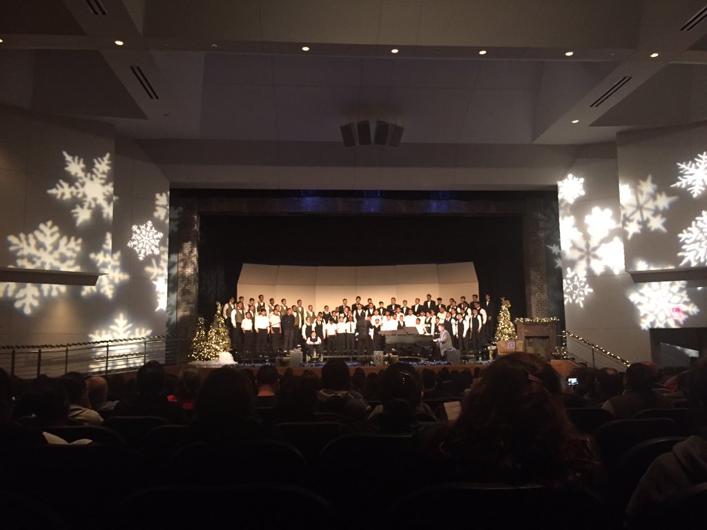 TheyCallMeMsN's tweet photo. Choirs Holiday Concert is in full swing! #choir https://t.co/TROBZWM31U