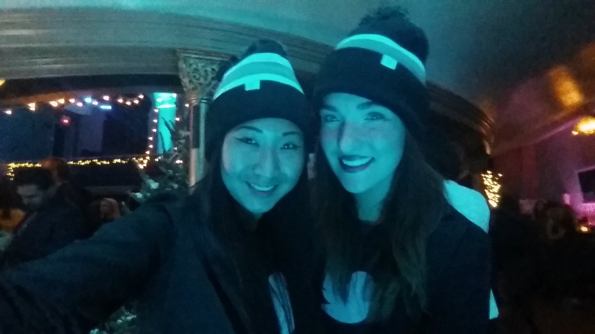 vikki_laa's tweet photo. Twitter's Holiday Party #twinter2015 #gmrmarketing #work https://t.co/iFPn78oS1C