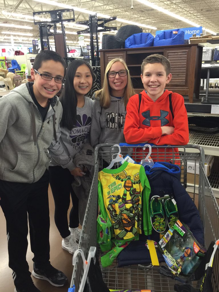 TJHS1380's tweet photo. Shopping for our adopted family. Love helping others! #thnjhs #th308 https://t.co/rDjb55N4jX