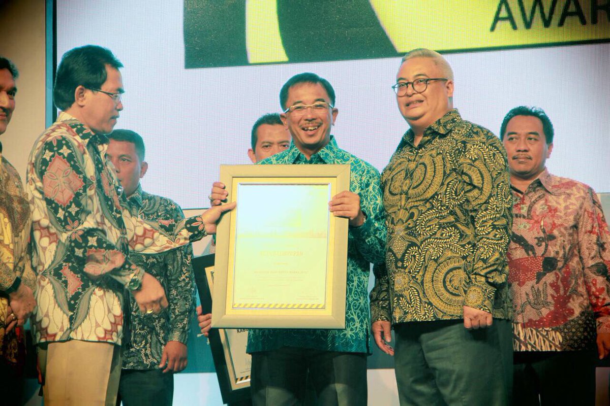 Penghargaan IRSA 2015 ini diperoleh karena dukungan masyarakat Balikpapan yang telah berlalu-lintas dengan baik.