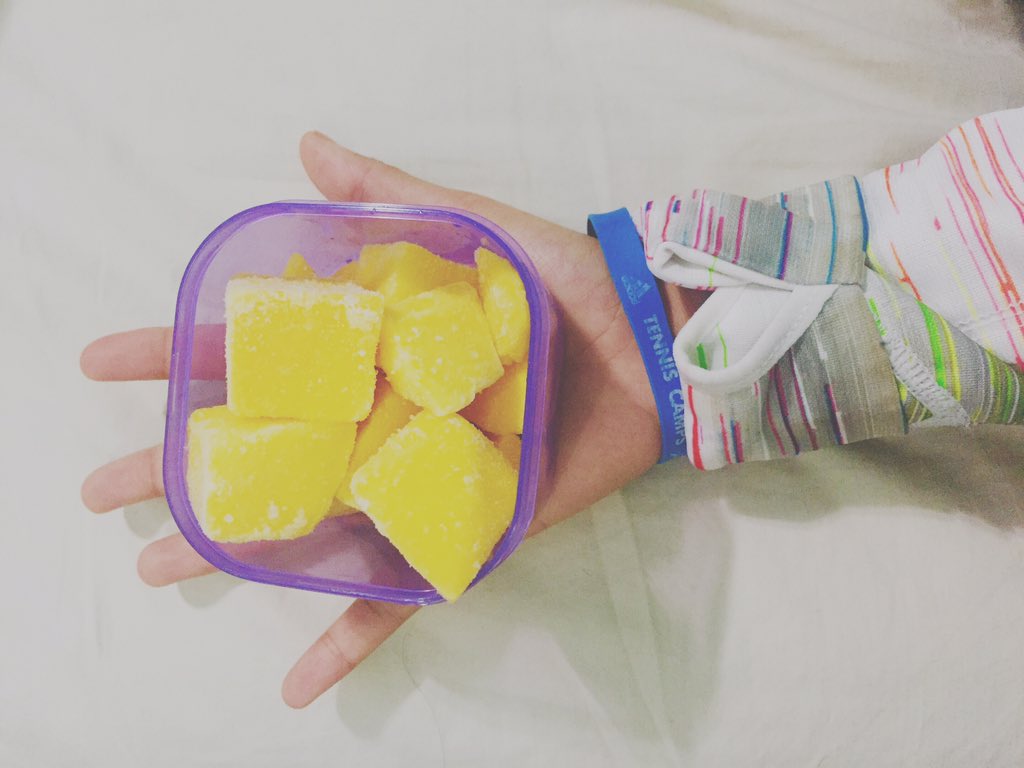 bmandas_'s tweet photo. Best part of the day you ask? Getting to eat my one cup of fruit π #mangochunks https://t.co/HcAfFGwpWZ