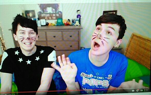 brokenandremade's tweet photo. Literally @danisnotonfire right now.
"I JUST LOVE ANIMALS AGASHAJSSNKS" #stopDan2015 #phan https://t.co/PnxzRXc8mK
