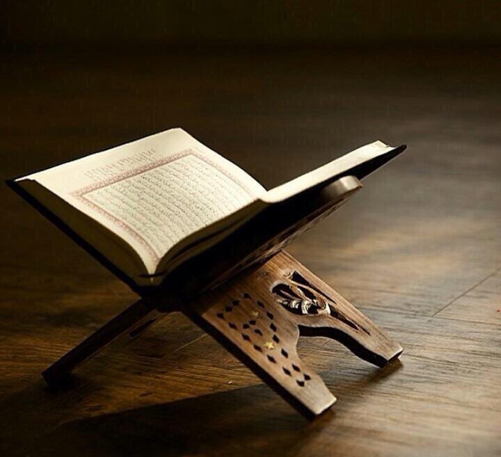 القران :
كلام الله ، تسمعهُ فتهدأ ، وتقرأهُ فتطمئنُّ وترضى ..